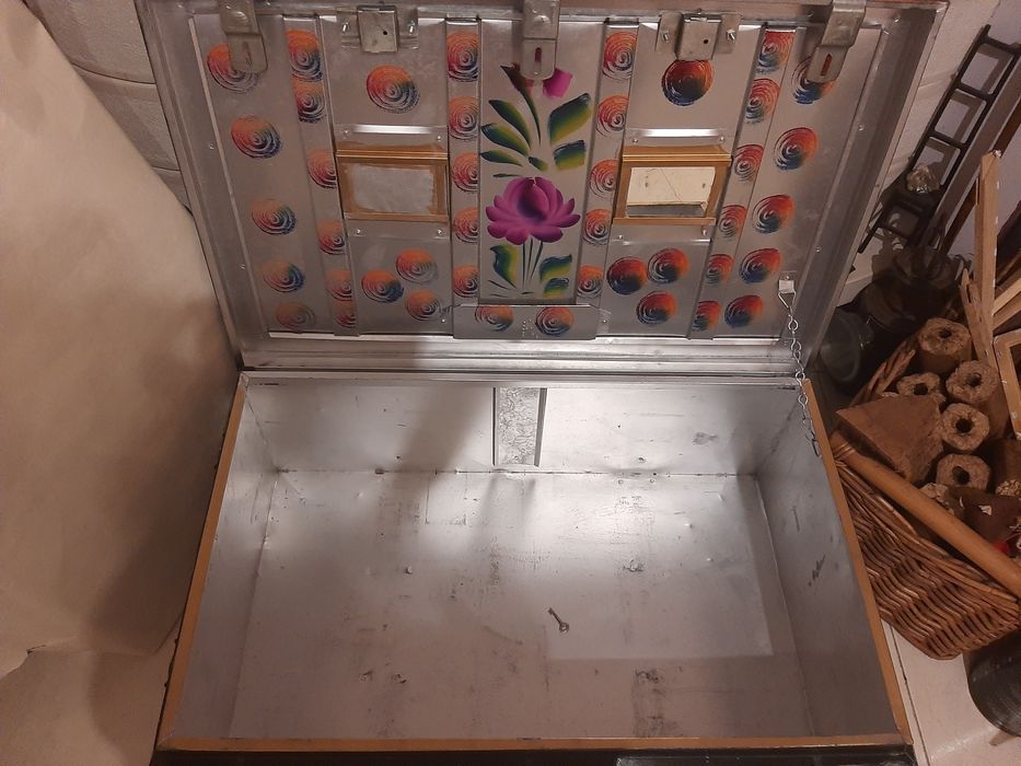 Arca Mala Bau pintado mão chapa e ferro