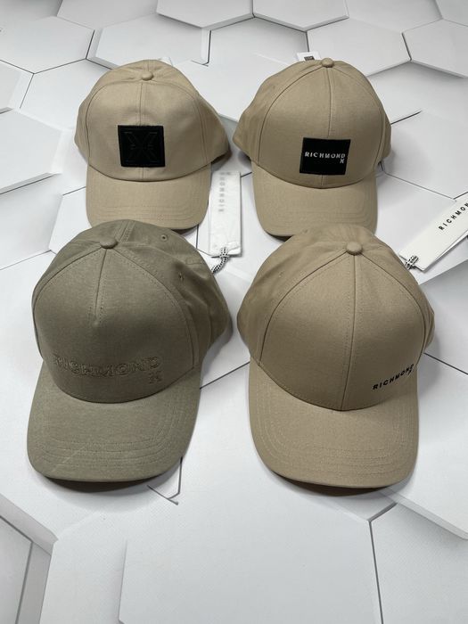 Бейсболки John Richmond