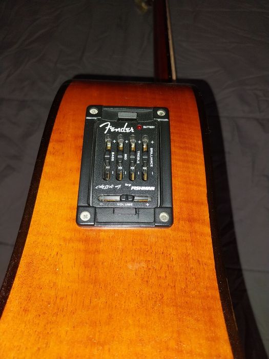 Fender electro-acústica de 6 cordas