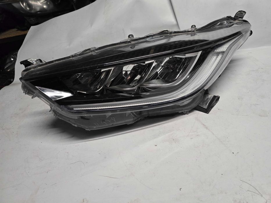 lampa przód Toyota Yaris 4 IV full led