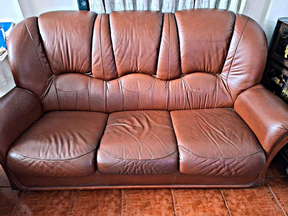 Oportunidade - VENDO PACK de 3 Sofás, em pele, 120€, (Negociável).