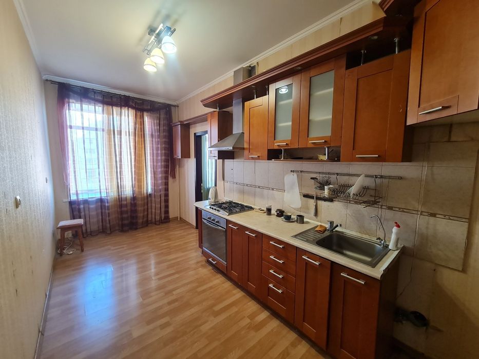 Продам 3 кімнатну квартиру  Паркова біля моря