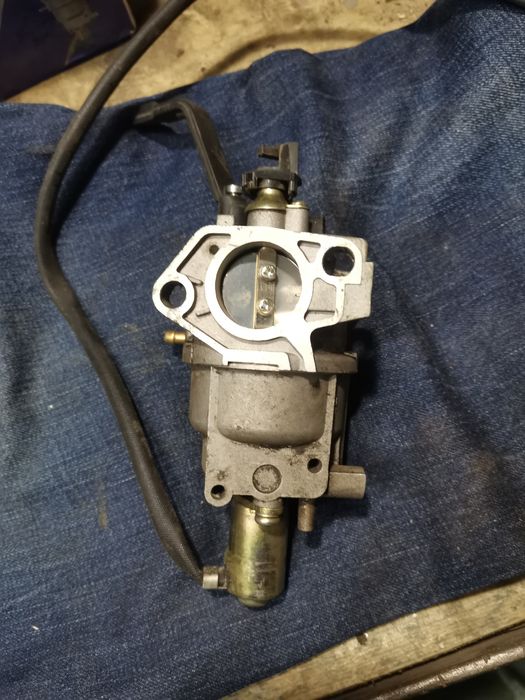 Карбюратор на генератор 5-5.5кв.