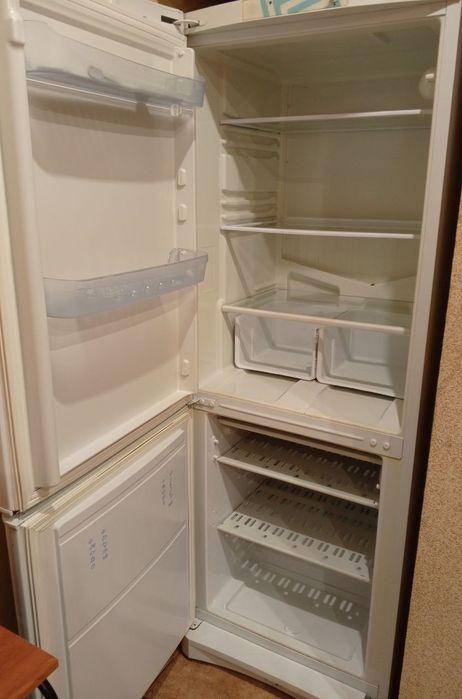 Холодильник  Indesit