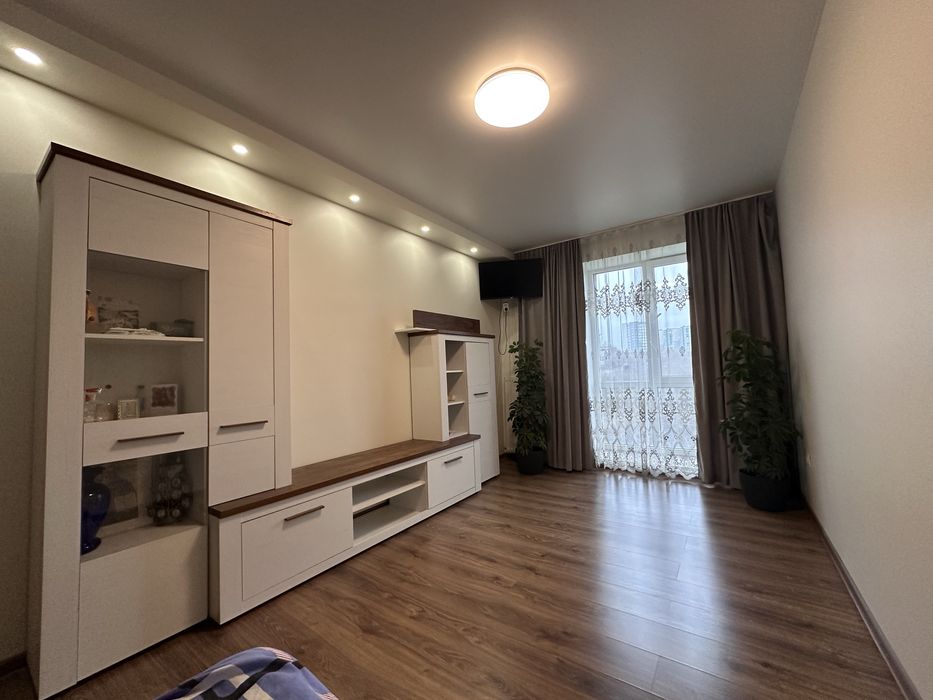 Продаж квартири кухня-студія+спальня в новобудові