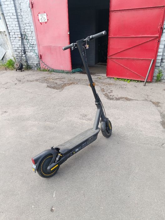 Продаю самокат ninebot max g2