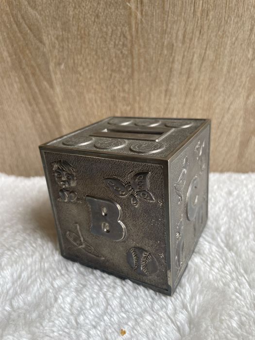Metalowa skarbonka