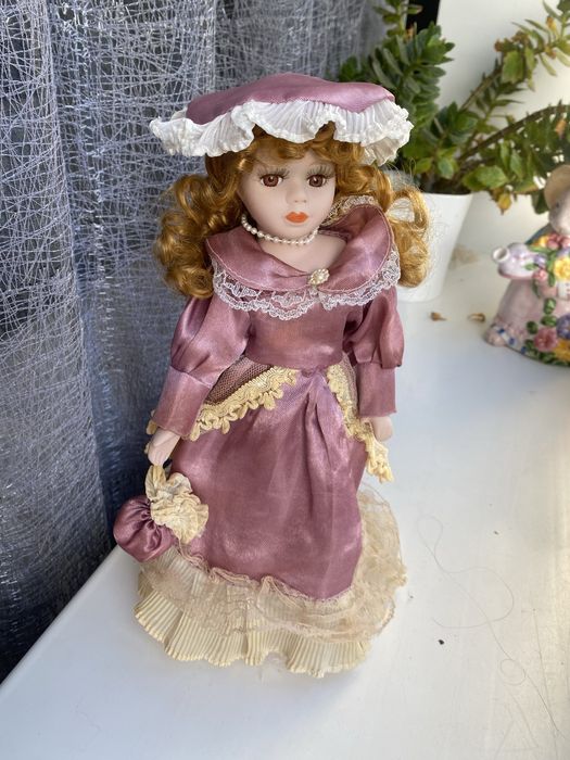 Порцелянова лялька колекційна
