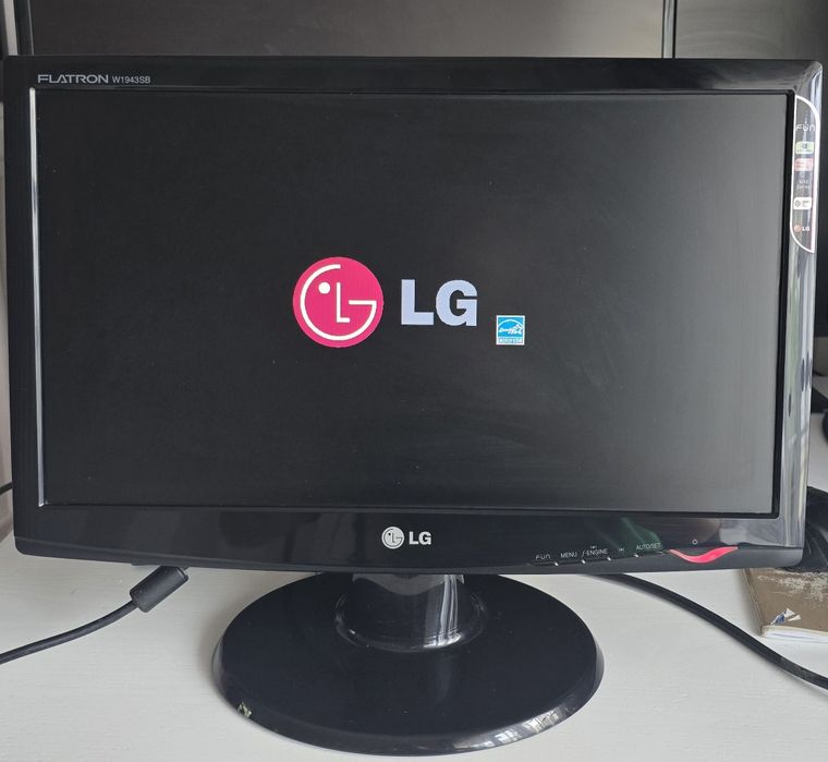 Монітор LG Flatron W1943SB-PF '19 бюджетний