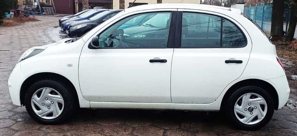 Micra 2009 1.2 ben 134 tys przebiegu bez rdzy rozrząd łańcuch sprawna