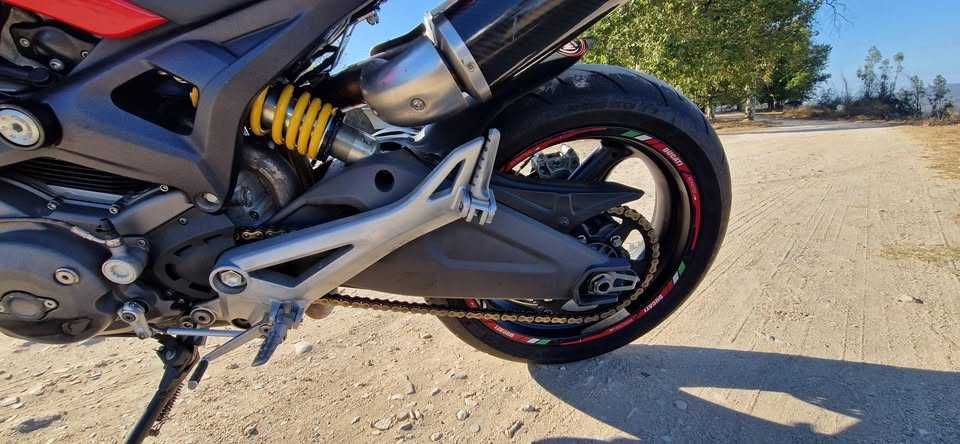 Ducati Monster 696