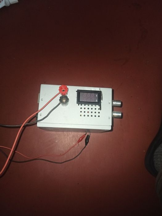 Лабораторний блок живлення