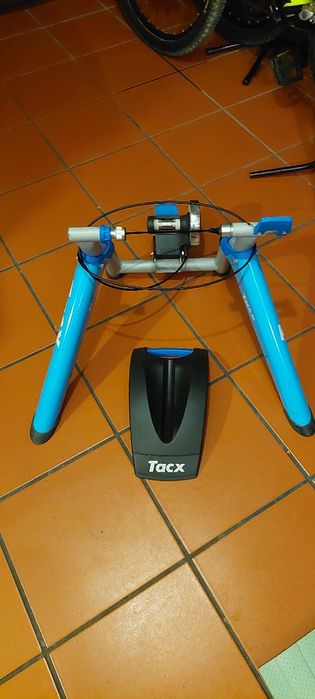 Rolo para bicicleta praticamente novo com 10 velocidades