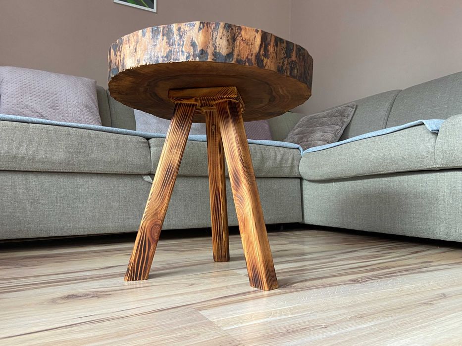 Stolik kawowy z drewna orzechowego