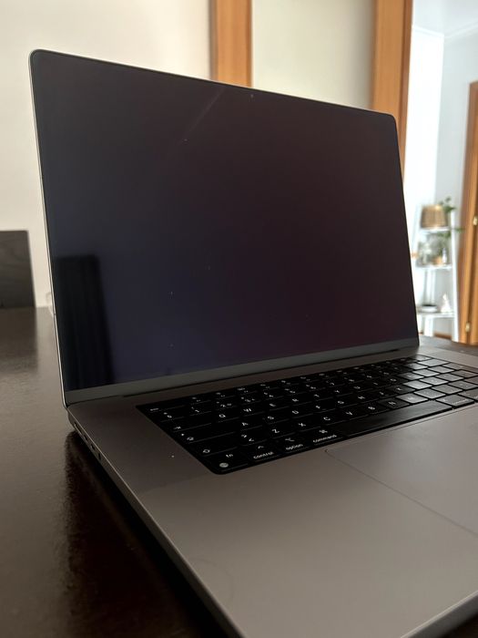 MacBook Pro 16" (2021) M1 Pro, 16GB RAM, 512GB SSD, Teclado PT