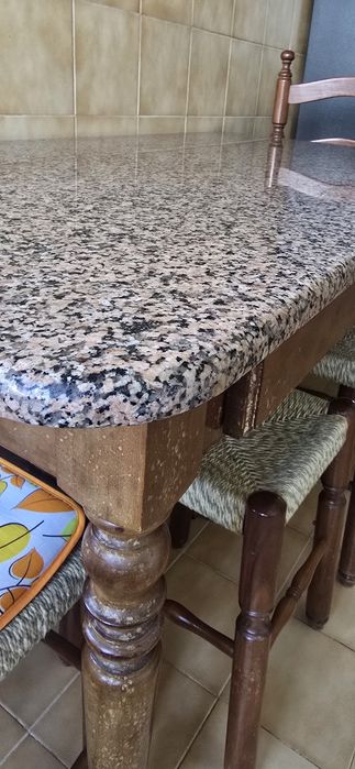 Mesa de Cozinha tampo em granito