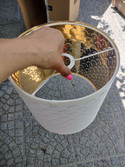 Candeeiro abajur IKEA branco e dourado