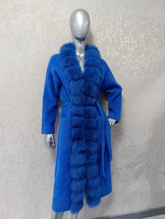 Шикарне пальто, не норкова шуба. Синій електрик. Нове. 117 см