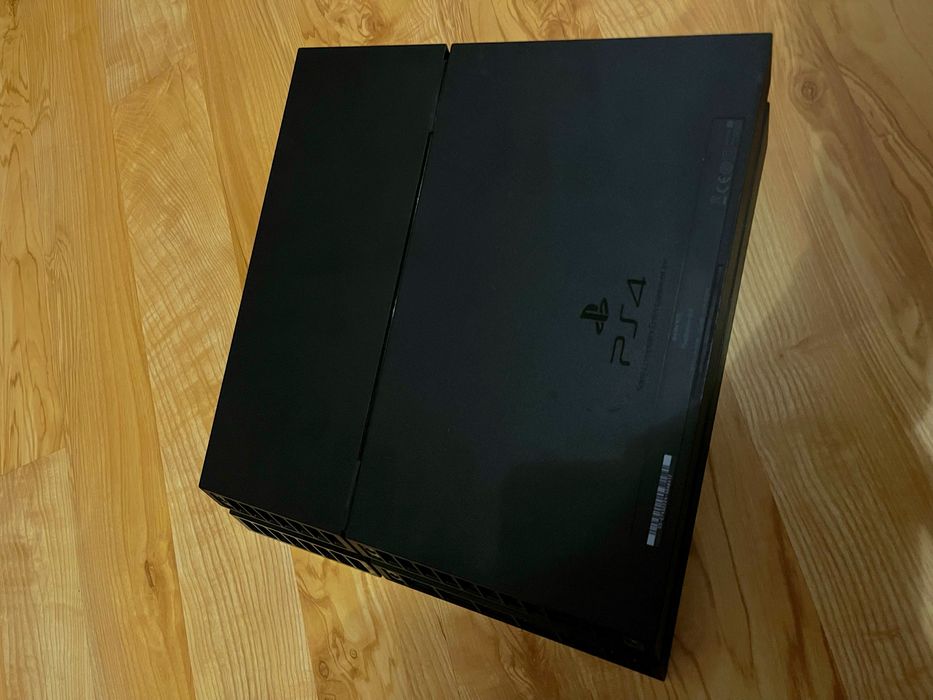 Пс 4 ( 500gb ) з двома джойстиками ( Поїхала )