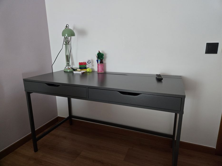 Secretaria ikea em  ótimo estado, pouco uso