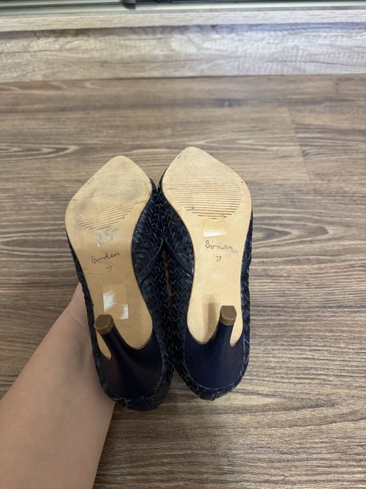 Шкіряні туфлі човники