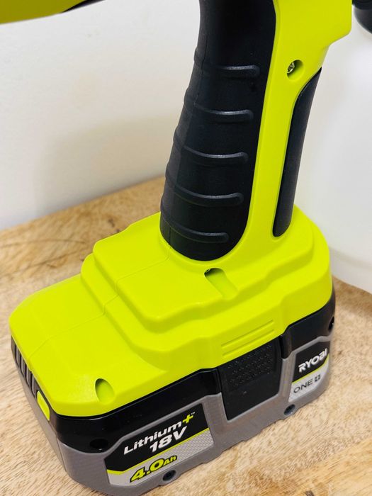 Pistolet do malowania płotu na baterie RYOBI 18V duży zestaw