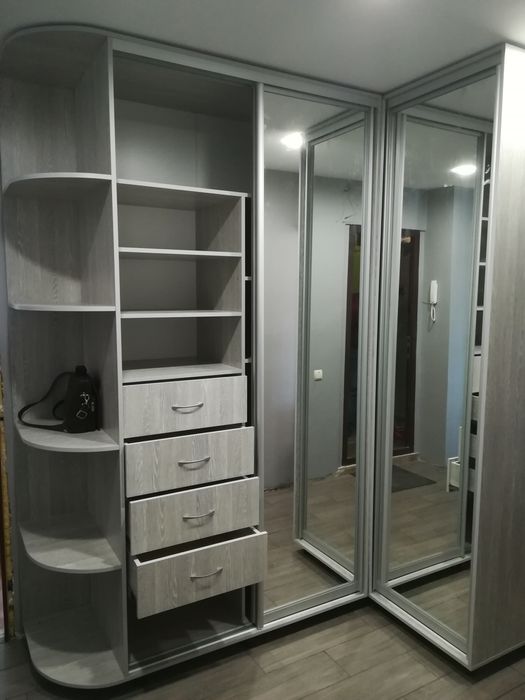 Шкаф купе угловой под заказ.