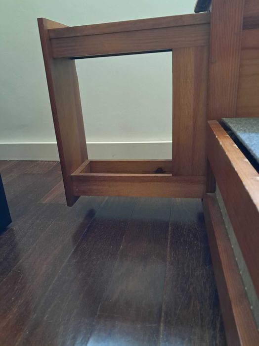 Sofá cama com braços extensíveis