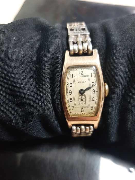 Продам механічний золотий годинник  " Звезда"