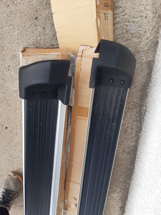 Подножки боковые ступеньки  пороги на кроссовер внедорожник