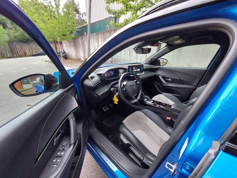 Peugeot e-2008 50 kWh GT