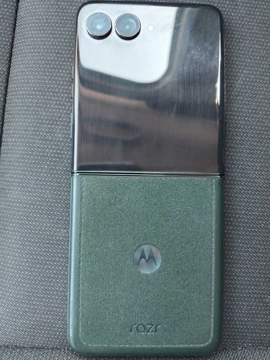 Motorola RAZR 60 ultra scarab