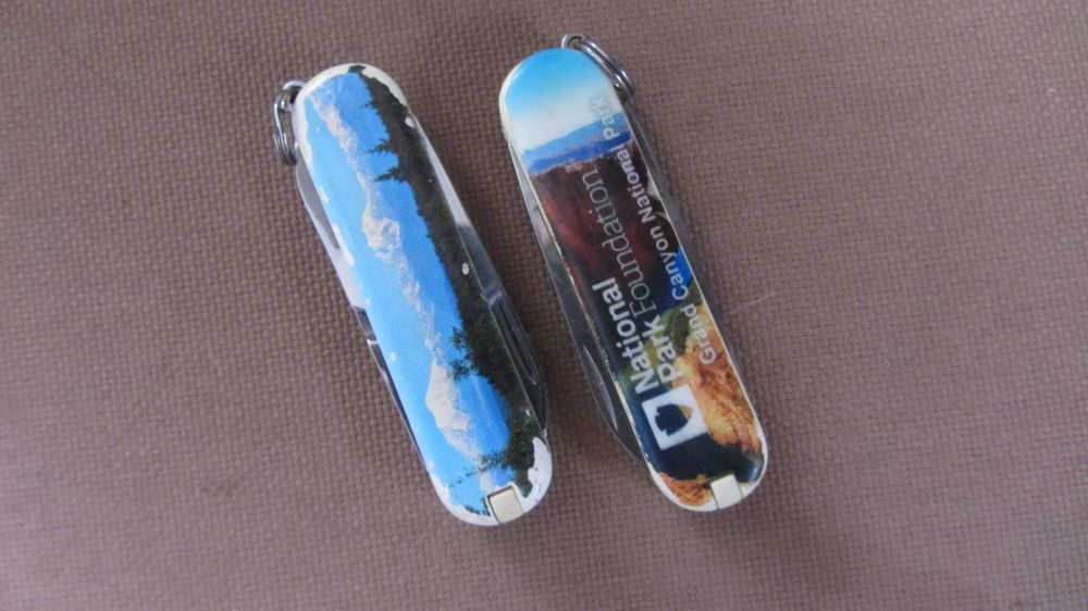 Одним лотом два Victorinox.