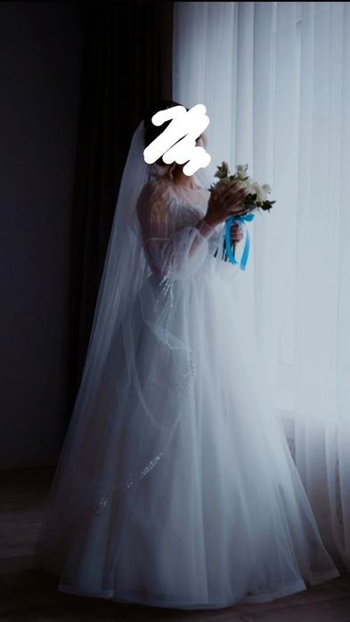 Весільне плаття.