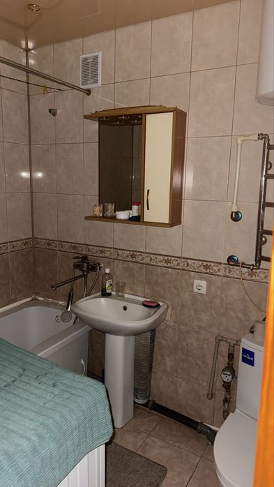 2-во кім. кв. по вул . Академіка Амосова