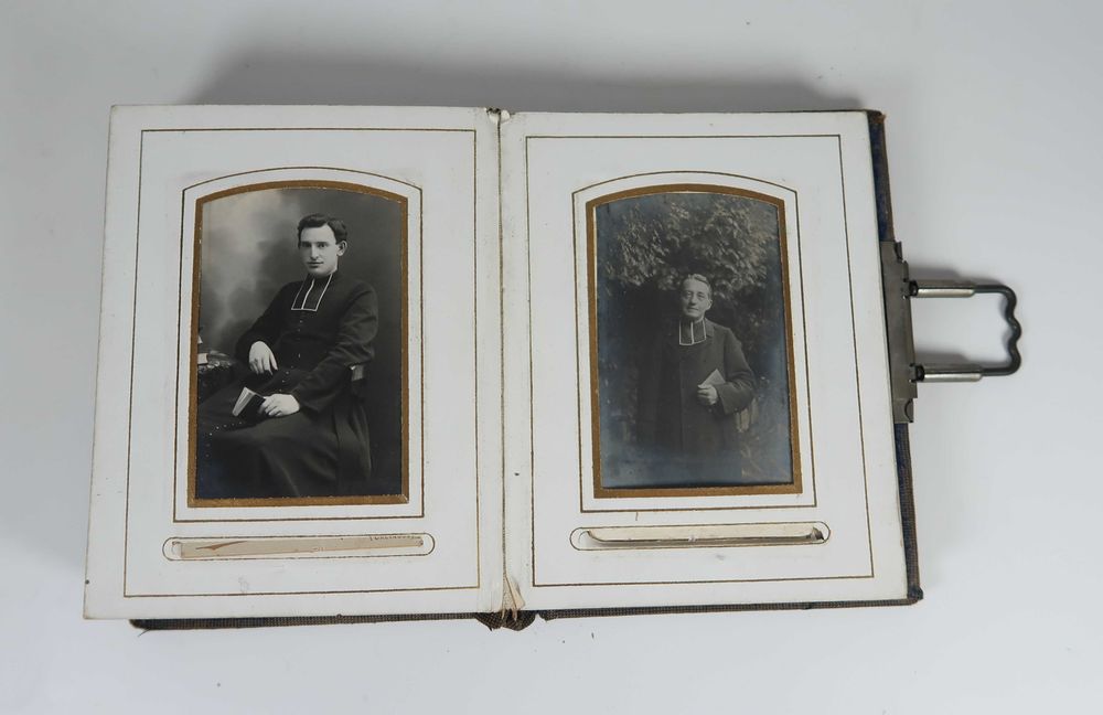 Álbum fotográfico com 16 fotografias Séc. XIX/XX