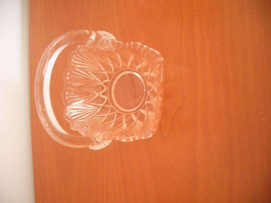 Recipiente antigo em forma de cesto