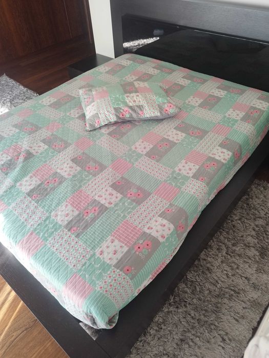Cama de Casal + 2 Mesinhas de Cabeceira – Excelente Oportunidade!