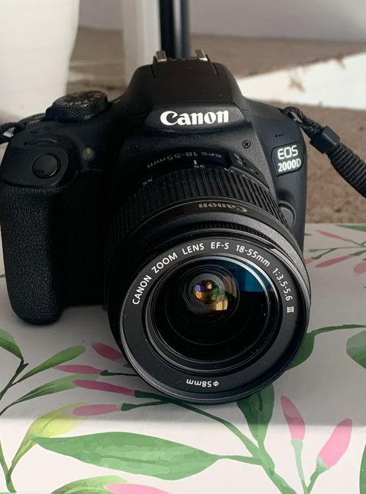 Canon Eos2000D z torbą