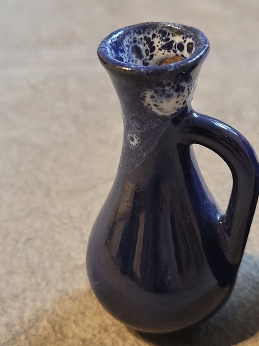 Miniaturowy dzbanek i amfora figurki