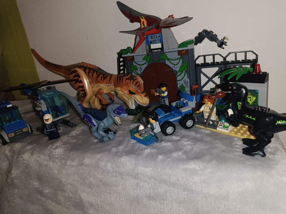 Lego Китай набор динозаврів,парк юрського періоду,база,машинки