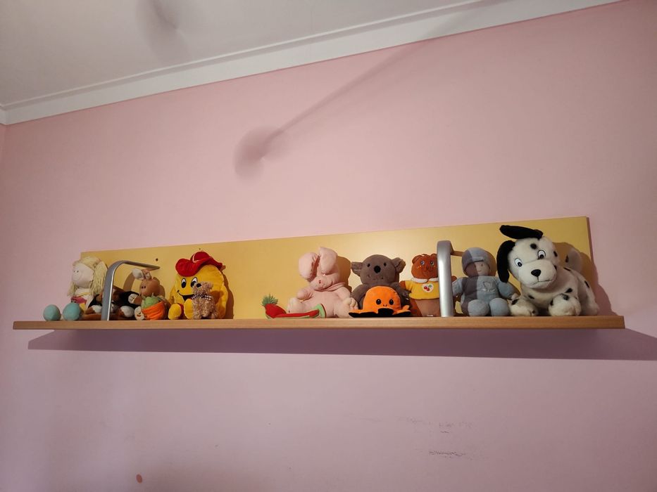 Mobília cor-de-rosa