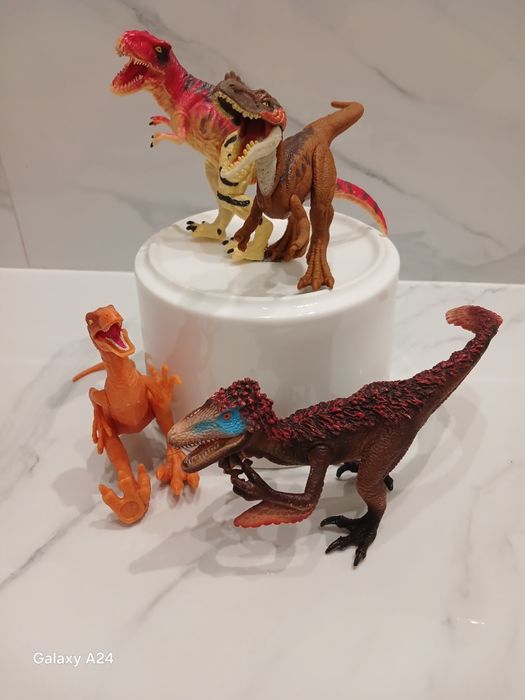 Динозавры идеальное состояние ,разные размеры.