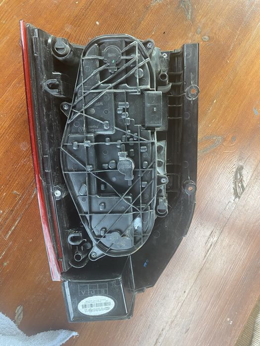 Продам два різних стопа на volswagen T6 лівий та правий