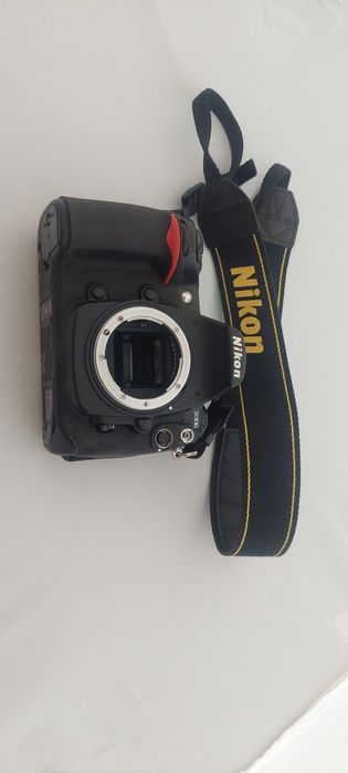 Nikon D 3000 com duas baterias originals