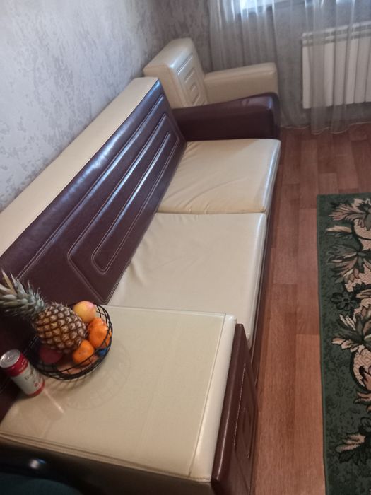Диван с креслом кожаный