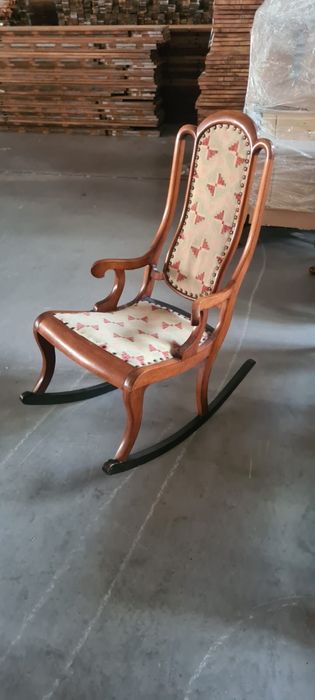 Fotel bujany dla dzieci – unikatowy antyk