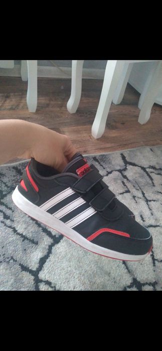 Czarne chłopięce buty marki adidas na rzepy 35