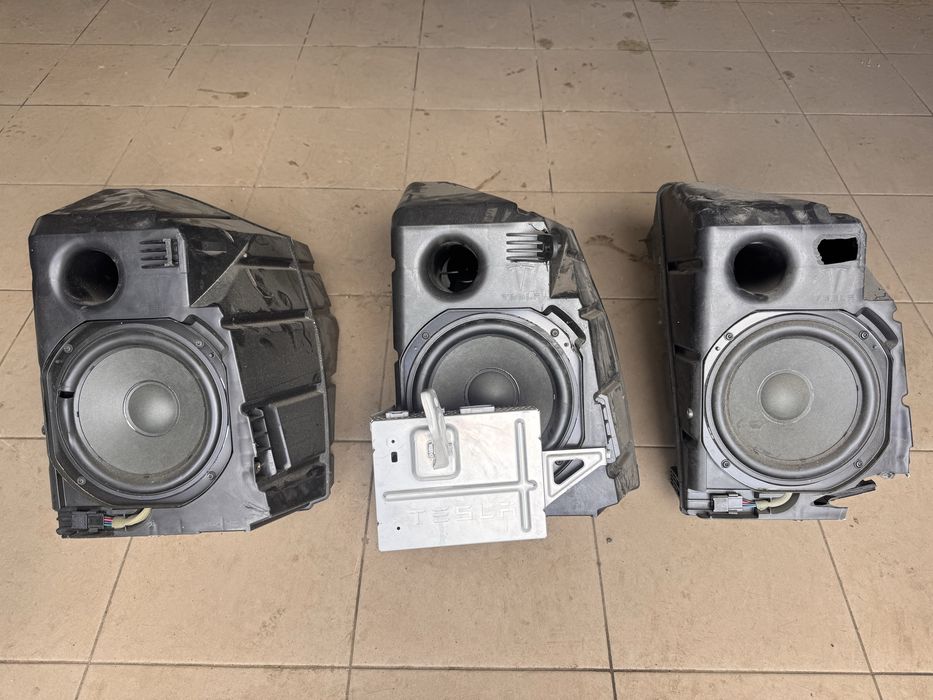 Саббуфер сабвуфер tesla model 3 під ремонт