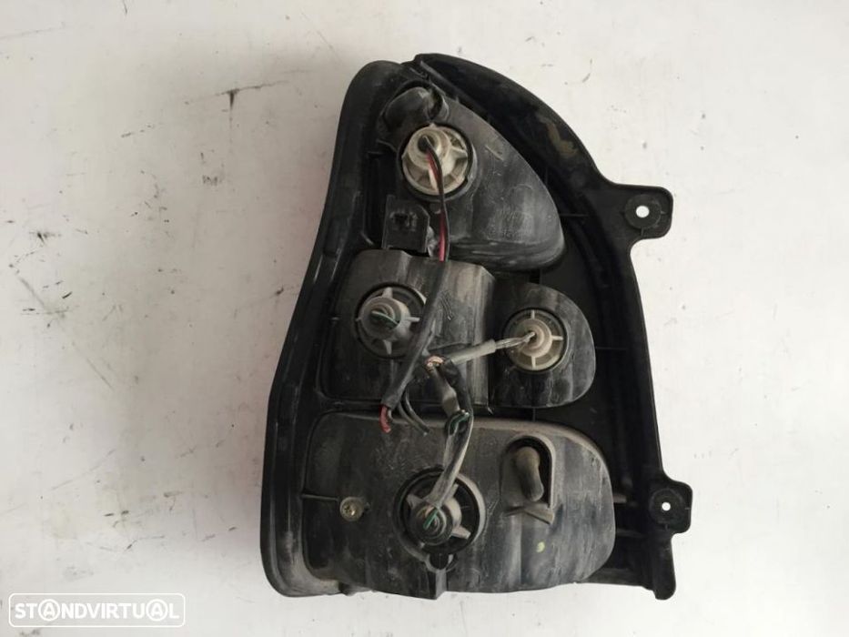 farolim farol tras direito kia carnival